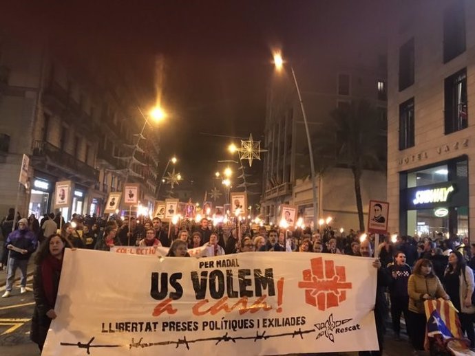 Marxa de torxes pels presos sobiranistes a Barcelona