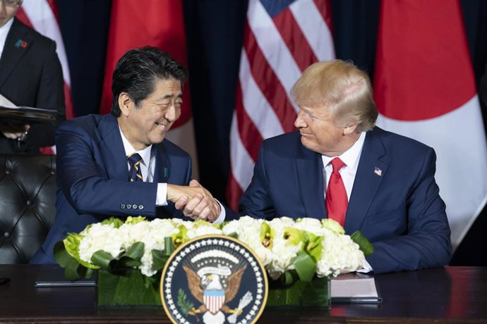 El primer ministro de Japón, Shinzo Abe, y el presidente de Estados Unidos, Donald Trump. 