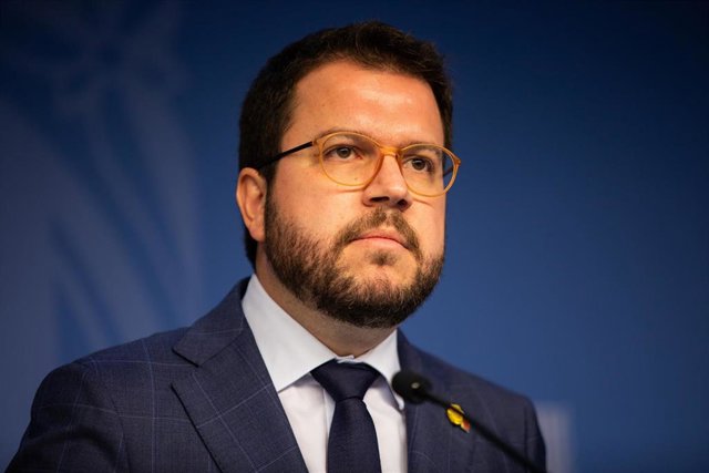 El coordinador nacional de ERC y vicepresidente de la Generalitat, Pere Aragonès, ofrece una rueda de prensa para presentar el acuerdo alcanzado en materia de ingresos para los presupuestos 2020 en la Consellería de Economía, en Barcelona (Catalunya, Espa