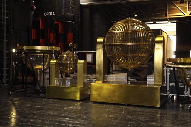 Bombos de la lotería en el Teatro Real.