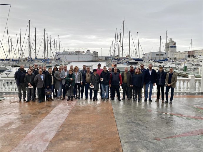 El Presidente del Puerto de Motril se reúne con los medios y les felicita la Navidad.