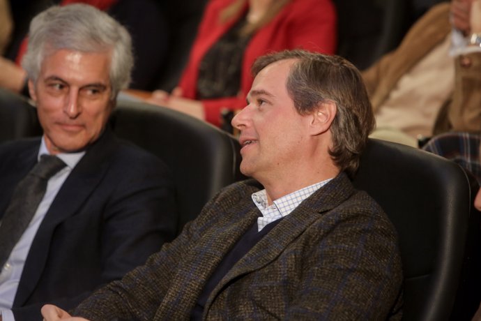 D'esquerra a dreta: El polític Adolfo Suárez Illana i el popular Antonio González Terol, en l'acte de presentació dels candidats del PP de Madrid a les eleccions locals i autonmiques del 2019