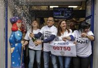 Manises reparte un millón de euros del tercer premio y celebra "11 años consecutivos repartiendo premios"