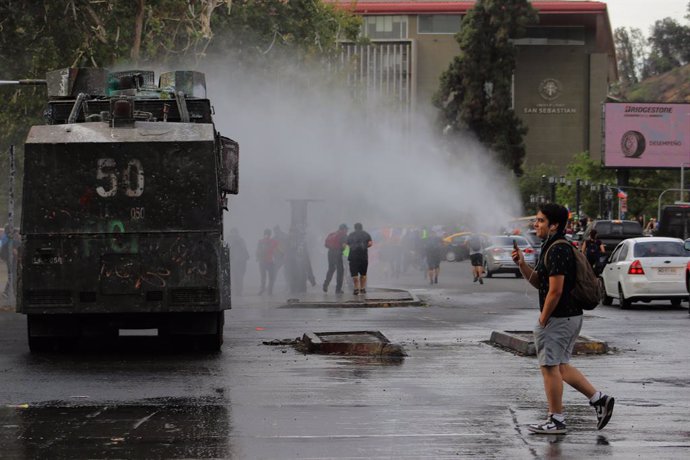 Chile.- La oposición en bloque pide las dimisiones por el atropello de un manife