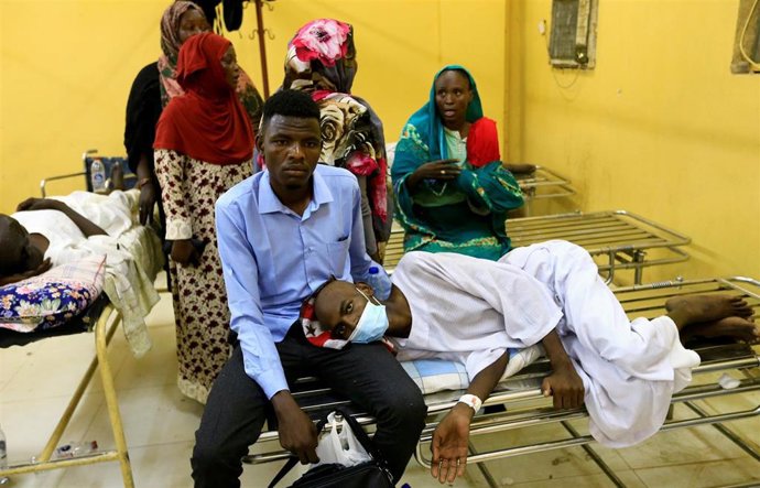 Manifestantes sudaneses convalecen en el hospital
