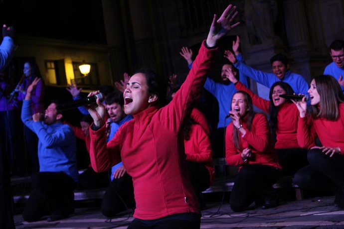 Concierto de Navidad en la plaza del Ayuntamiento de Pamplona de la Asociación Góspel de Navarra