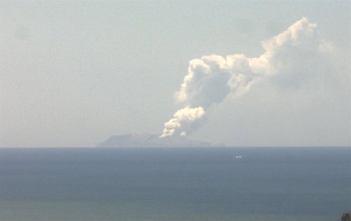 El volcán de Isla Blanca desde Whakatane.