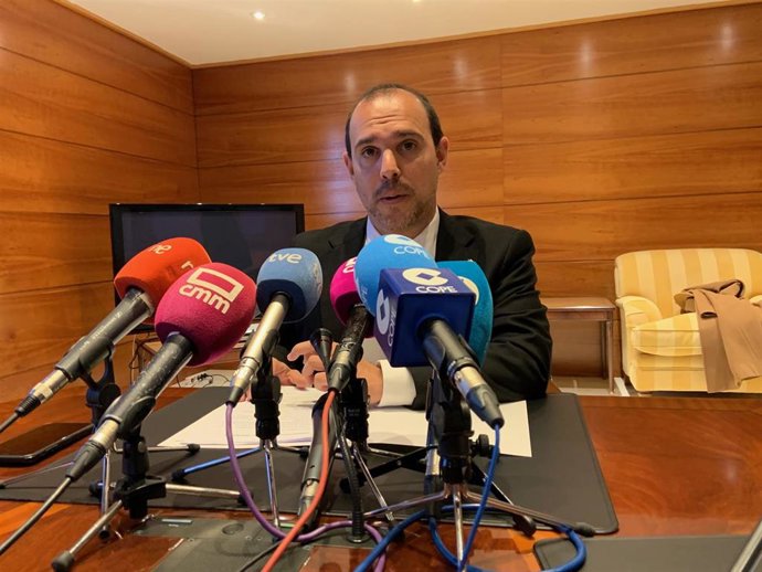 El presidente de las Cortes de C-LM, Pablo Bellido, en un desayuno informativo en Toledo