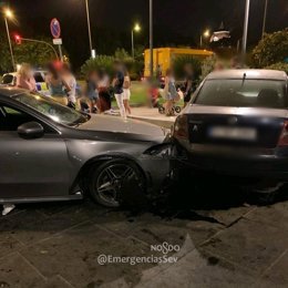 Instantánea del accidente entre dos coches.