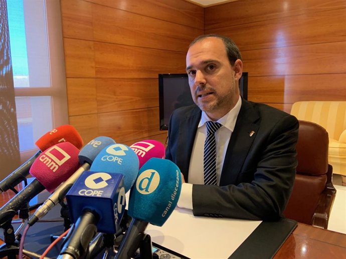 El presidente de las Cortes de C-LM, Pablo Bellido, en un desayuno informativo en Toledo