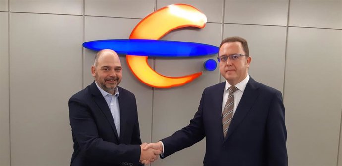 El director provincial de Ibercaja Banco en Teruel, Jesús Beamonte, y el presidente de la Cámara de Teruel, Antonio Santa Isabel