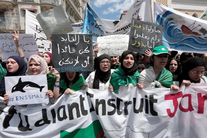 20 d'abril, Algeria: Manifestació d'estudiants contra el sistema i el president, Bouteflika (Arslane Bestaoui/Contacte)