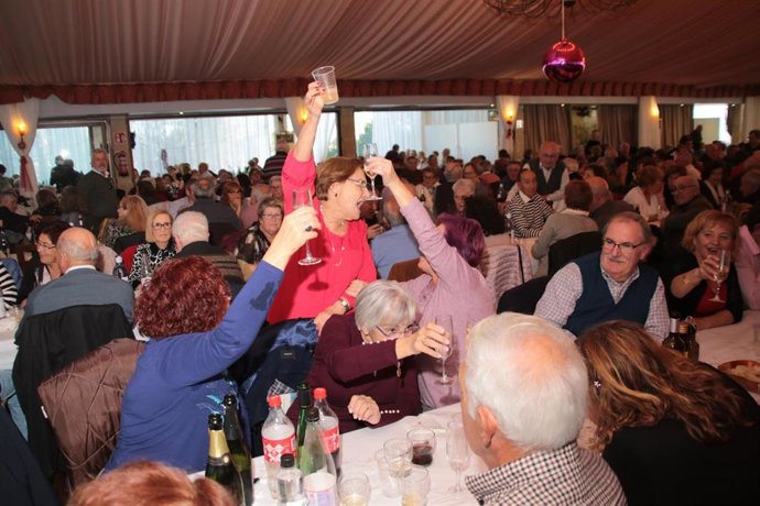Un momento de la celebración de la comida de Navidad de la 'Gent Gran' de Marratxí.