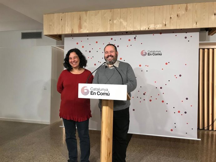 El portaveu dels comuns, Joan Mena, i la diputada Susana Segovia (CatECP)