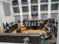 Más Madrid y PSOE tildan de "fraude democrático" la aprobación de los presupuestos de Madrid y estudian impugnarlo