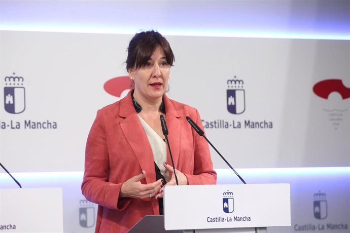 La consejera de Igualdad y portavoz del Gobierno de C-LM, Blanca Fernández, en rueda de prensa