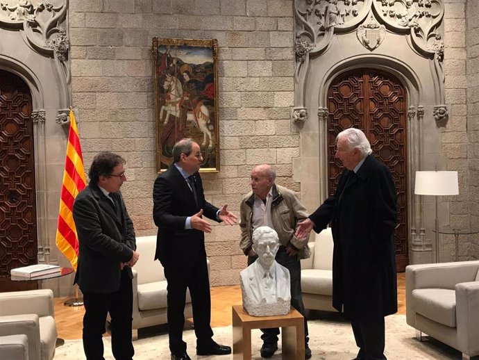 Donación de un busto de Francesc Maci a la Generalitat