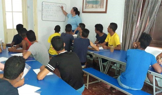 Imagen de archivo de la atención que ofrece la Junta a menores inmigrantes no acompañados. 