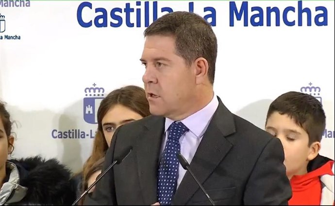 El presidente de C-LM, Emiliano García-Page, en la inauguración del consultorio médico de Cobisa