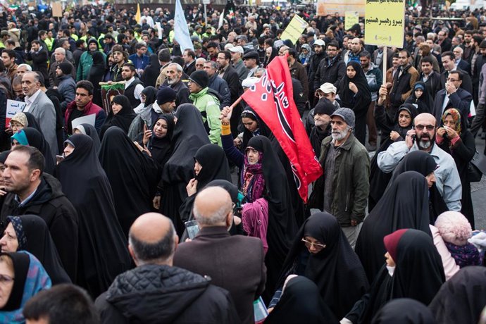 25 de novembre del 2019. Iranians es manifesten en contra de la pujada del combustible al país i contra el rgim a Teheran, l'Iran. (Arash Khamooshi / Contacte)
