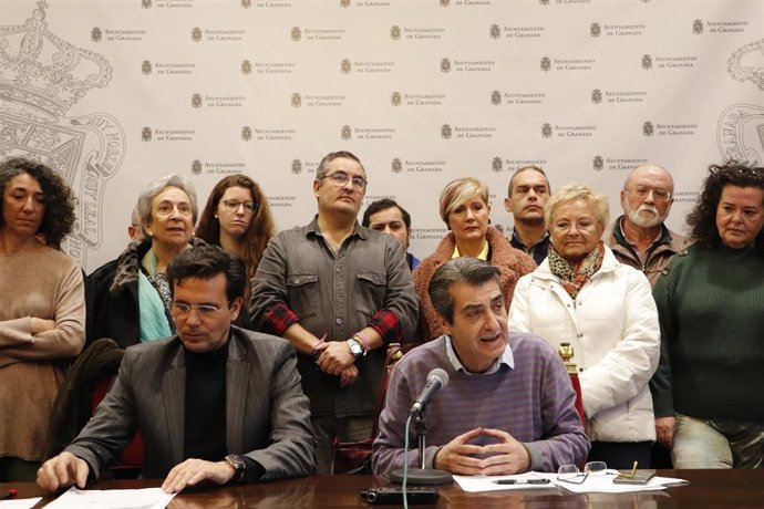 Los portavoces de los grupos municipales PSOE y Podemos-IU, Francisco Cuenca y Antonio Cambril