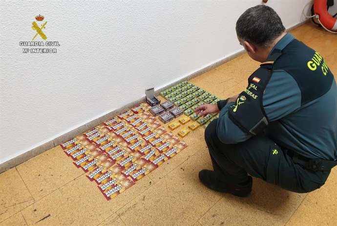 Artículos de pirotecnia intervenidos por la Guardia Civil.