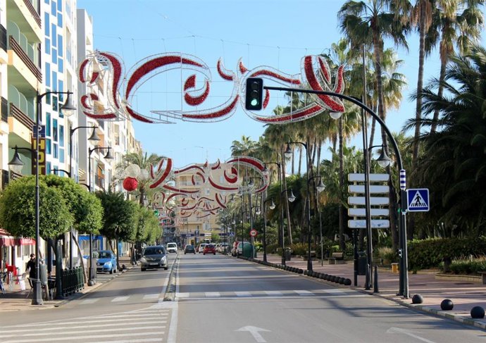 Imagen de archivo de Estepona, que disfrutará de los cielos poco nubosos y las máximas en ascenso que caracterizará el tiempo en Andalucía durante Nochebuena y Navidad. 