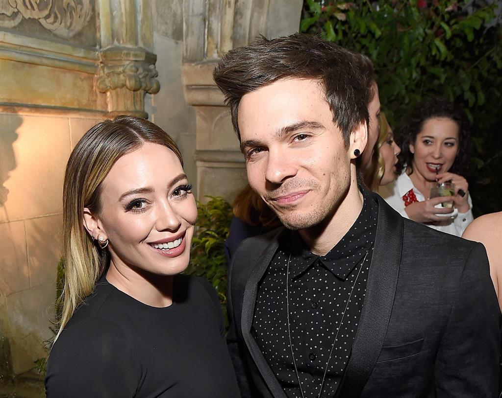 Hilary Duff y Matthew Koma pasan por el altar en el patio trasero de su