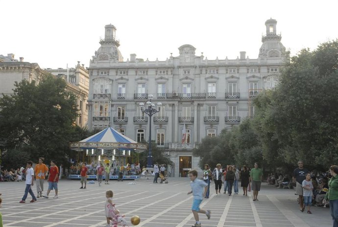 Fachada del Edificio del Club de Regatas ubicado en la Plaza de Pombo, 3 de la  ciudad de Santander (Cantabria).