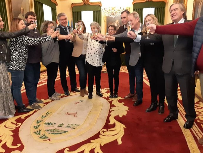 Brindis navideño de la Corporación gijonesa con los medios de comunicación
