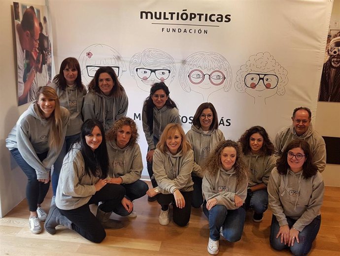 Los ópticos optometristas voluntarios de la Fundación Multiópticas.