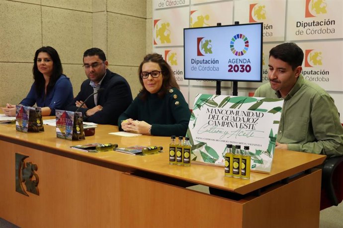 (Desde Izda.), Purificación Joyera, Florencia Santos E Inmaculada Silas, En La Presentación De Las Cinco Rutas De 'Guadajoz Milenario'.