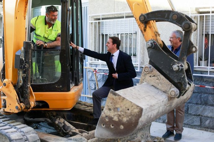 El diputado provincial de Fomento, Óscar Liria, visita unas obras