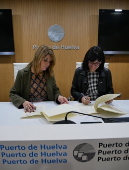 Convenio entre el puerto de Huelva y la UHU.