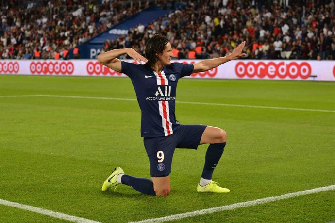 El uruguayo Edinson Cavani celebra un gol con el PSG