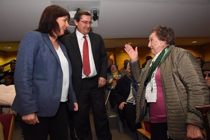 El presiudete de la Diputación de Granada, José Entrena, y la diputada de Bienestar Social, Olvido de la Rosa, en la presentación del programa para mayores