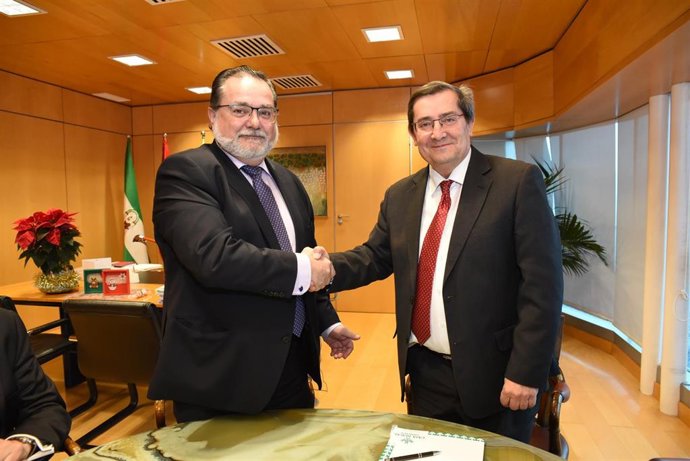 Imagen de la firma entre la Diputación de Granada y Caja Rural de Granada