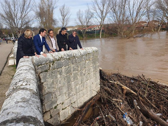 Comunicación.Dtva.Jcyl. Nota Y Foto Desactivación Emergencia Inuncyl Valladolid Visita Consejero A Simancas Y Previsión 24 Diciemb Visita Limpieza Puente Simancas