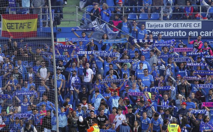 Aficionados del Getafe CF en el Coliseum Alfonso Pérez.