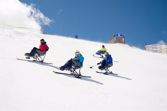 Bankia impulsa el esquí adaptado en Sierra Nevada