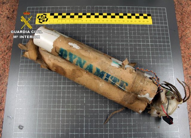 Artefacto simulado incautado por la Guardia Civil en Cartagena