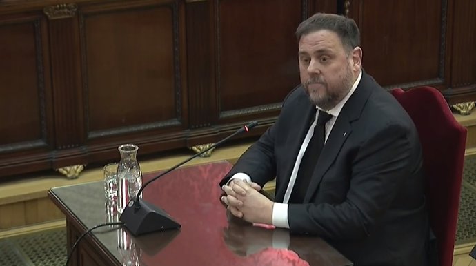 L'ex-vicepresident de la Generalitat de Catalunya, Oriol Junqueras, durant la seva declaració en la tercera jornada del jucio del procés en el qual se li jutja per rebellió/sedició i malversació, delictes pels quals podria enfrontar-se fins el 74 anys 