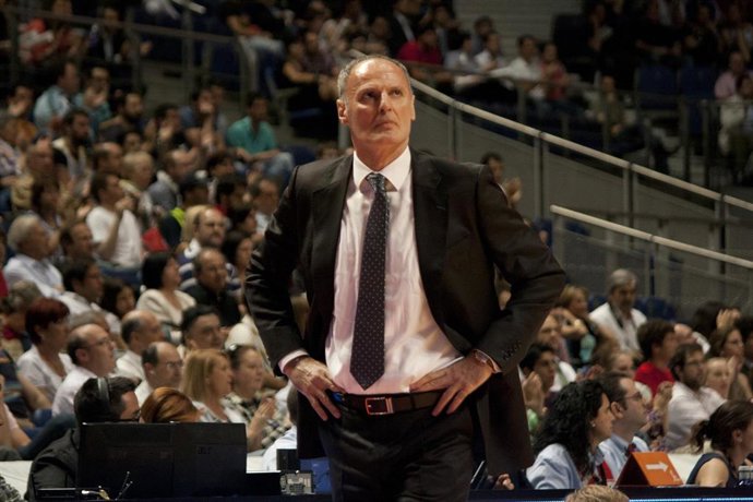 Dusko Ivanovic dirigiendo al Baskonia en 2012