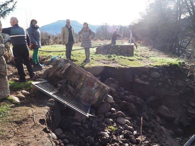 La delegada del Gobierno en Castilla y León, Mercedes Martín, visita los daños causados por el temporal en El Barco de Ávila (Ávila)