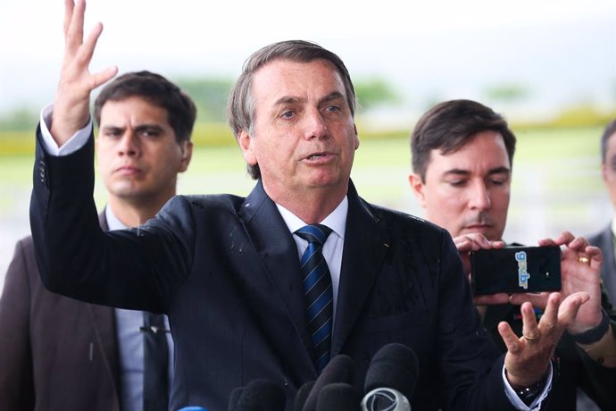 Brasil.- Bolsonaro recibe el alta tras pasar la noche hospitalizado por una caíd