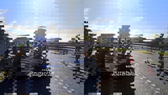 Coche siniestrado en la A4