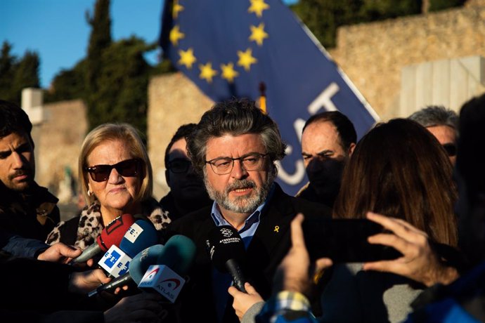 Núria de Gispert i Antoni Castell (Demcrates) en declaracions després de l'ofrena anual a la tomba de l'expresident de la Generalitat Francesc Maci, a Barcelona el 25 de desembre de 2019