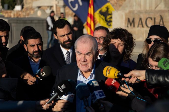 Ernest Maragall (ERC) en declaraciones tras la ofrenda anual a la tumba del expresidente de la Generalitat Francesc Maci, en Barcelona el 25 de diciembre de 2019