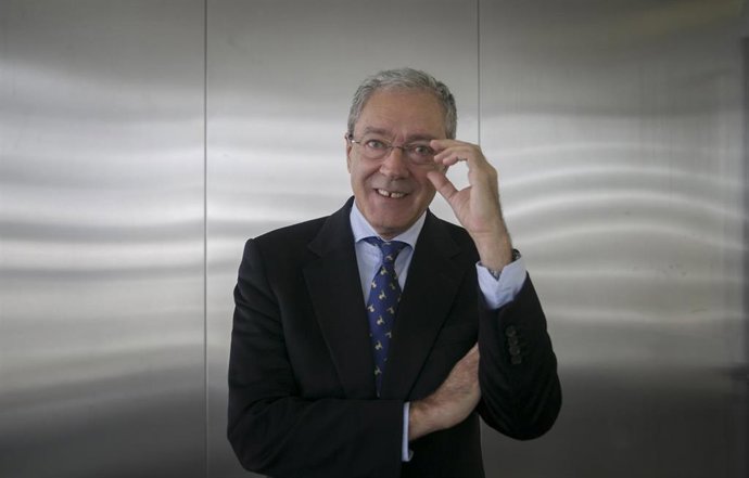 Entrevista de Europa Press Andalucía al Consejero de Economía, Conocimiento, Empresas y Universidad de la Junta de Andalucía, Rogelio Velasco. En Sevilla, a 21 de diciembre de 2019.