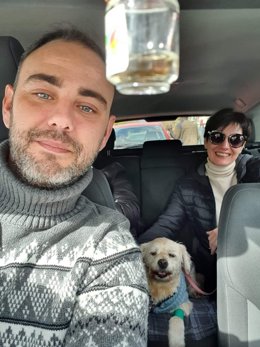 Porte de un perro en uno de los taxis adheridos a 'Taxiguau'